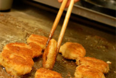 鉄板焼きとんかつの醍醐味です