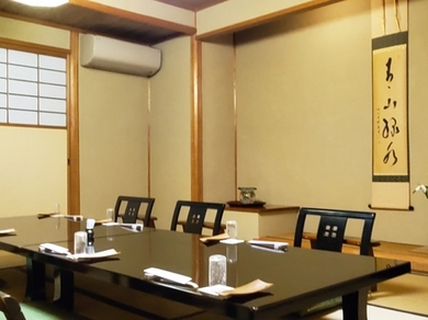 数奇屋風個室でゆったりお過ごしください