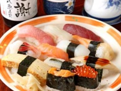 お手軽価格でボリュームあり! 『特選よくばり寿司』