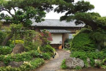 四季彩色豊かな店構え