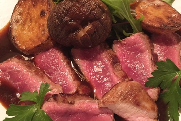 アスパラひつじもも肉のソテー