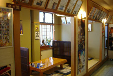 明るく寛げる店内