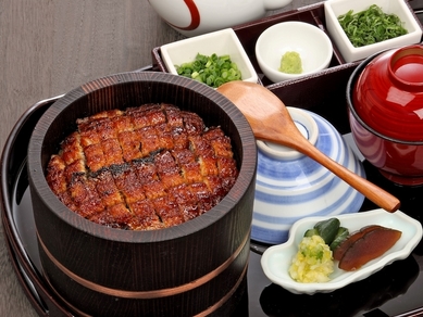 『上ひつまぶし(吸物付)』お櫃にぎっしりとつまった鰻と秘伝のたれを堪能!