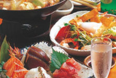 刺身盛り合わせ(5品)1680円、海鮮おこげ980円など