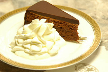 ザッハートルテ 生クリーム添え