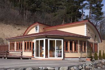 オシャレな建物が魅力的な【Ristorante Passo】