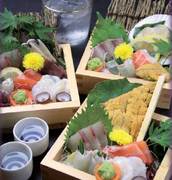 代表自らがその日の朝に仕入れた新鮮の旬の魚介を日替わりでご提供致します。ぜひご賞味下さい。