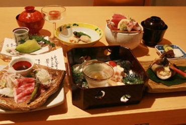 飲み放題メニューあり。旬懐石でご宴会を。