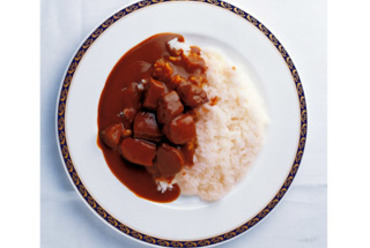 カレーソースはブイヨンで2日がかり、ルウが1日かかります。