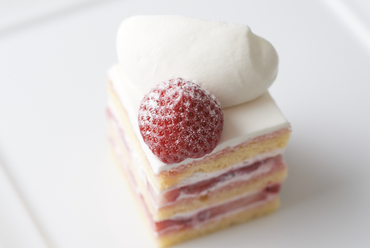 ショーケースを彩るオリジナルのパンやスイーツ