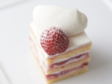 ショーケースを彩るオリジナルのパンやスイーツ