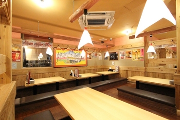 昔懐かしい「屋台」をイメージした活気ある店内で楽しいひと時を