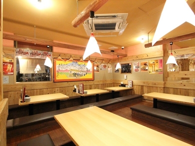 昔懐かしい「屋台」をイメージした活気ある店内で楽しいひと時を