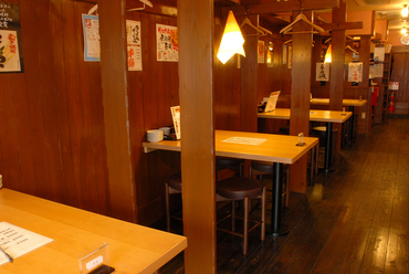 昔懐かしい「屋台」をイメージした活気ある店内で楽しいひと時を