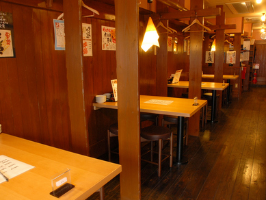 昔懐かしい「屋台」をイメージした活気ある店内で楽しいひと時を