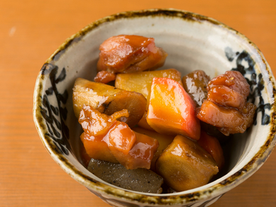 卵をふんだんに使った『霧島鶏と宮崎きみ恋卵のぜいたく親子丼』