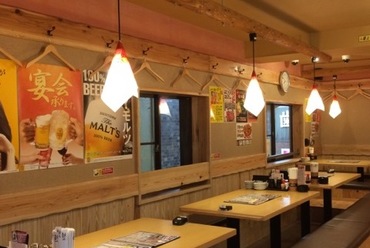 昔懐かしい“屋台”をイメージした活気ある店内で楽しいひと時を