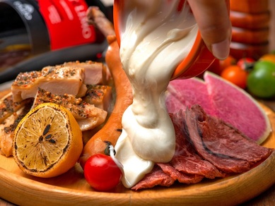 GABURICOの肉盛りプレート×濃厚チ~ズでさらに美味しく♪