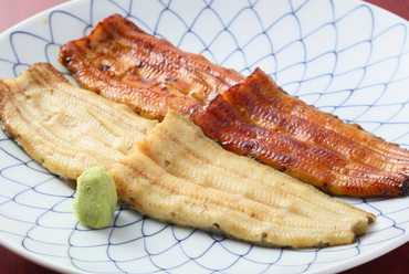 二種類の味わいを一皿で楽しめる『源平焼』