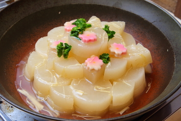 色よく仕上げた大根に上品な餡が絶妙に絡み、ほっこりする美味しさの『京風白煮大根』