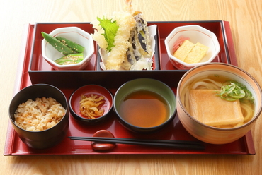 うどんが選べる『味彩膳』