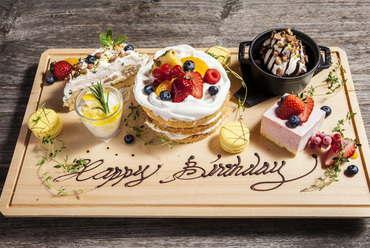 現代の髪型 新着ランチ 誕生 日 プレート