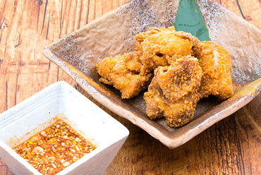 軟骨のコリコリ食感がくせになる『<当店人気No.1>手づくりとろ~りチーズつくね』
