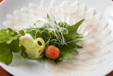 貴重な穴子の刺身をこの味、この価格で!名物『あなごの生ちりポン酢』