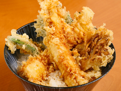 3種類から選べるサクサクでボリューミーな天ぷら! 『天丼定食』