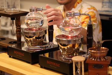 まず一口目はストレートで飲んでみてほしい『ブレンドコーヒー』