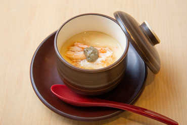 スープのようにのど越しなめらかな『季節の茶碗蒸し』