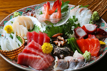 素材の味を楽しめる『本日の産直入り お造り一寸盛り』