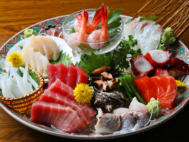 素材の味を楽しめる『本日の産直入り お造り一寸盛り』