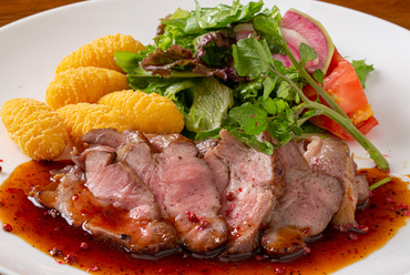 旨みのある肉をオリジナルのソースで『岩手県産岩中ポークのロースト~オイスターペッパーソース~』