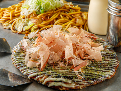 生地はパリッと、中はふんわり焼き上げた『ふわとろお好み焼き』。昔ながらの本場神戸の味