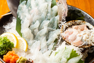 ランチタイムにも大好評。旬の魚を存分に味わう『魚樽升盛り定食』