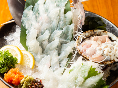 ランチタイムにも大好評。旬の魚を存分に味わう『魚樽升盛り定食』