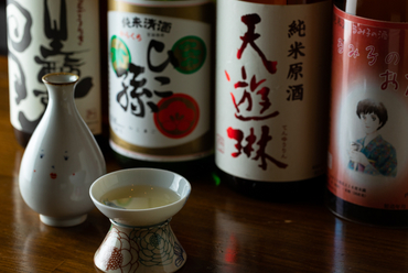 その奥深さに感嘆必至。とくに燗酒のおいしさには、目からウロコが落ちること間違いなしの『日本酒』