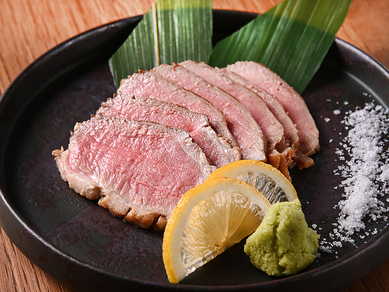 和風だしとワサビの風味が、鴨肉の美味しさを引き出す『京鴨のロースト』