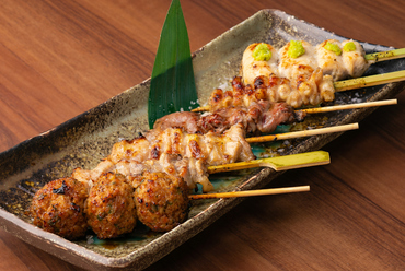 来店したらまず注文したい店の味がわかる一皿『オススメ串盛り合わせ』