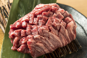鮮度抜群のハラミをたっぷり味わう『厚切りハラミステーキ』