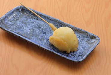 アイスを串揚げにした不思議な一品『雪味だいふく串』