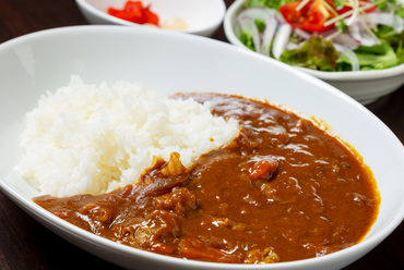 コク深い旨みが際立つ『神戸牛のすじ肉カレー』