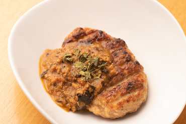 20種類の多彩なつくねの1つ『キーマカレーソース』