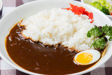ほどよい辛さがやみつきになる『ビーフ・ブラック系カレー』