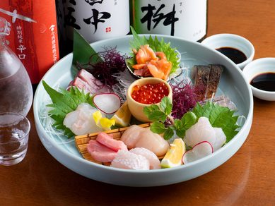 店主が目利きで仕入れた鮮度抜群の魚介を堪能できる『お刺身の盛り合わせ』