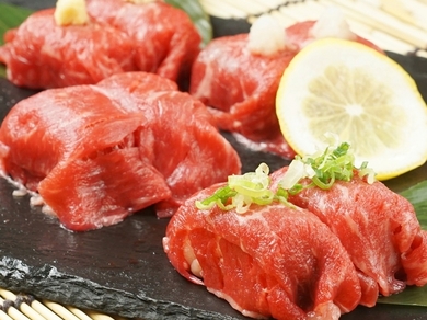 九州産黒毛和牛の肉寿司(3貫)