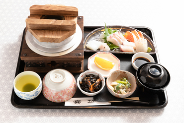 新鮮なお刺身を味わえる、大満足メニュー『十石御膳(刺身セット)』