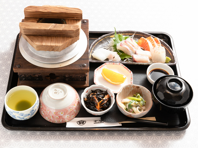 新鮮なお刺身を味わえる、大満足メニュー『十石御膳(刺身セット)』