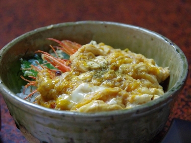 大ぶりの甘エビを贅沢に楽しむ「甘えび天丼」